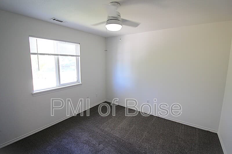 Nampa Townhome: 1059 E Iowa Ave