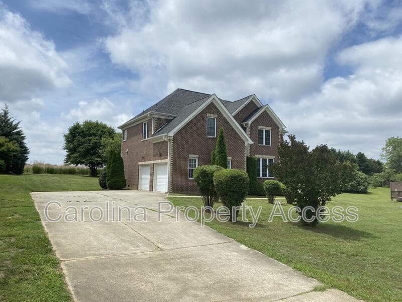 Raleigh House: 1021 Rolling Farm Drive