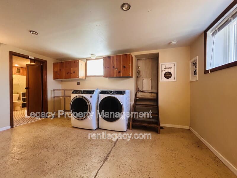 Crockett House: 653 Alhambra Street