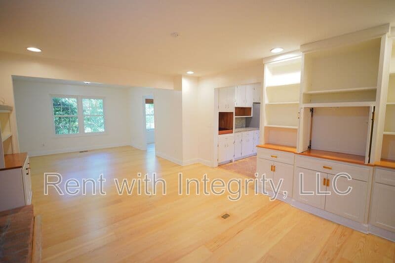 Tallahassee House: 2328 Armistead Road