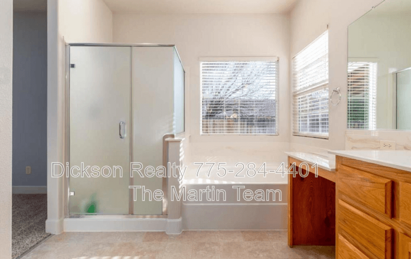 Fernley House: 971 Iris Lane