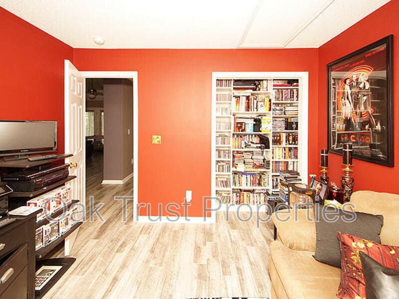 Hanahan House: 7237 Sweetgrass Blvd