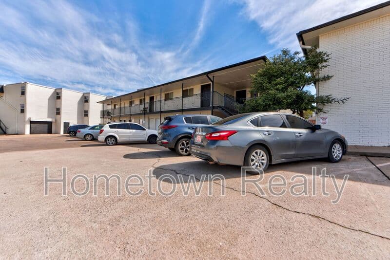 Edmond Condo: 1012 Chartrand Ave