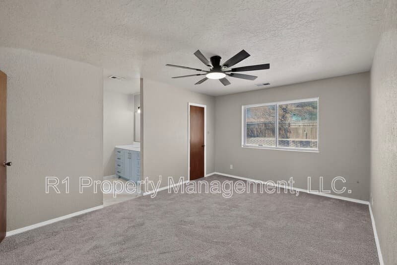 Rio Rancho House: 209 Villa Verde Drive Southeast