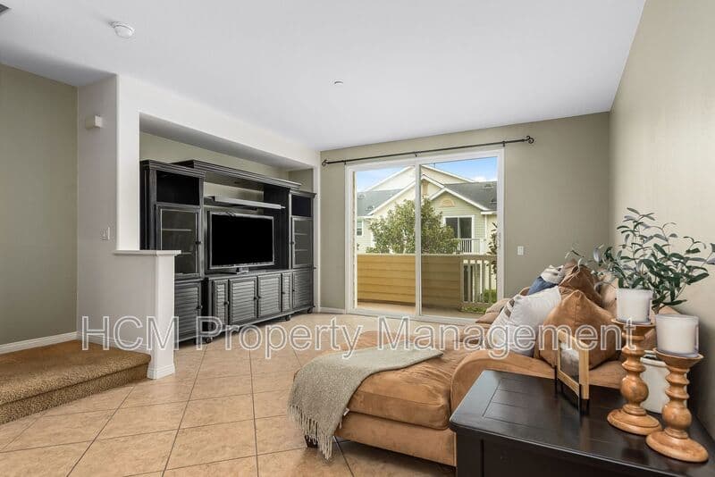 Irvine House: 315 Silk Tree Street