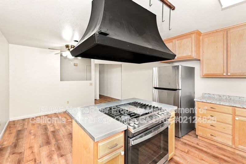 Santa Rosa House: 2436 Campbell Drive