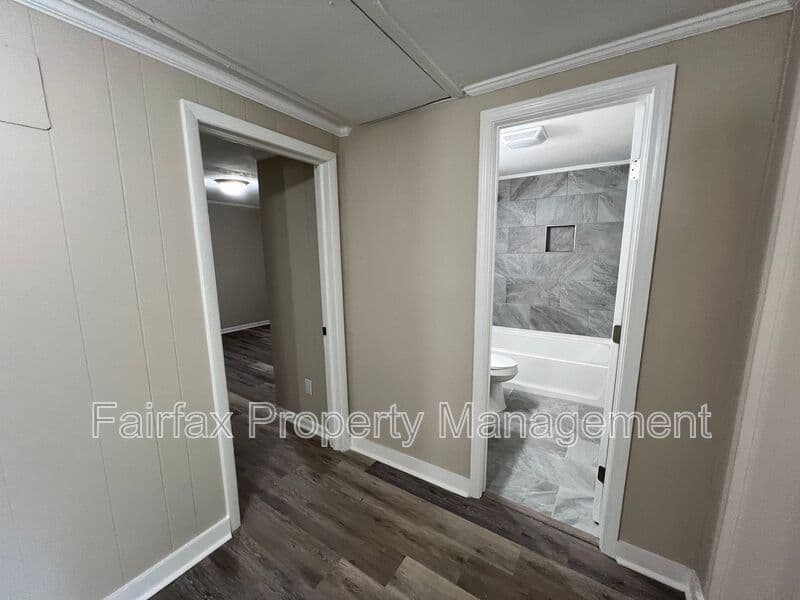 Durham House: 2616 S Roxboro St