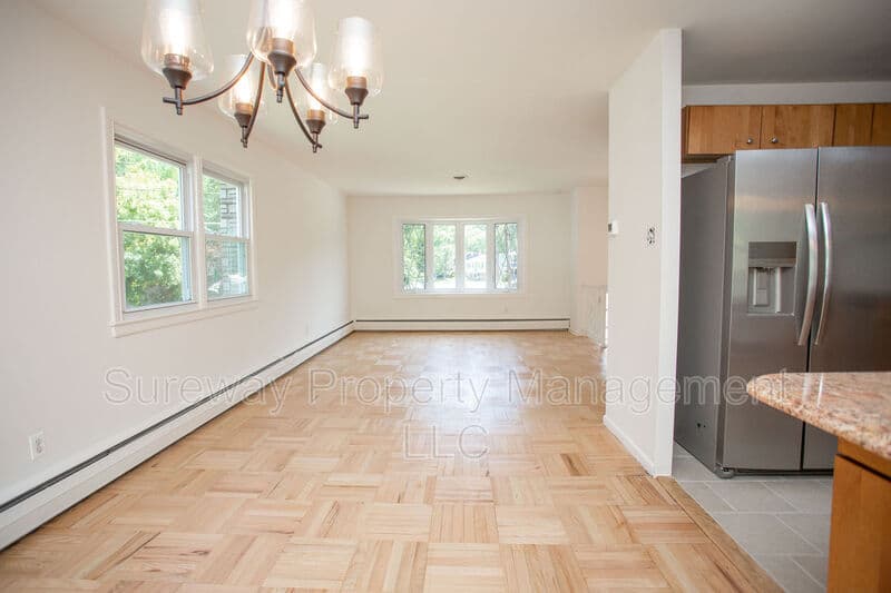 Cherry Hill House: 455 Chapel Ave E