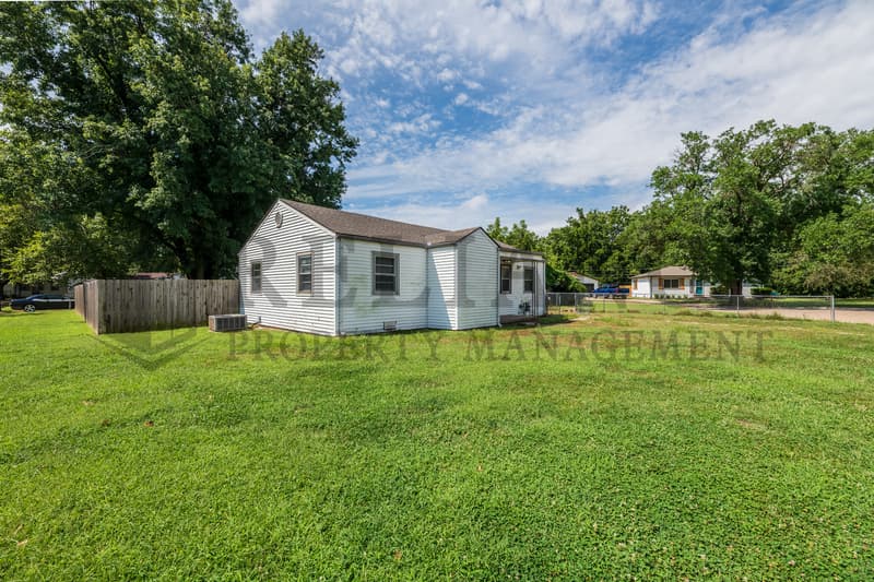 Haysville House: 301 Lamar Court