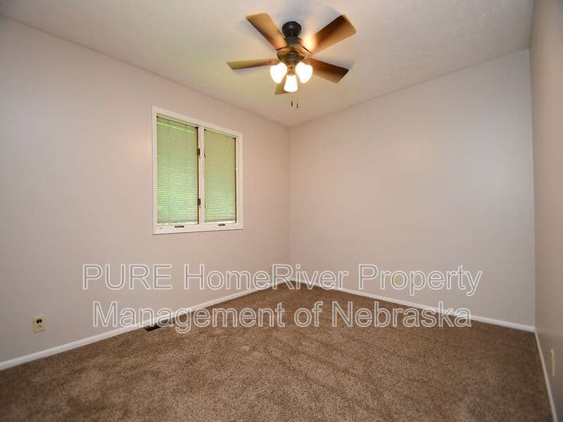 Omaha House: 2511 N 143rd Ave