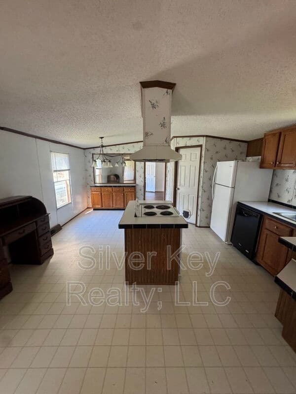 Riceville House: 673 County Road 135