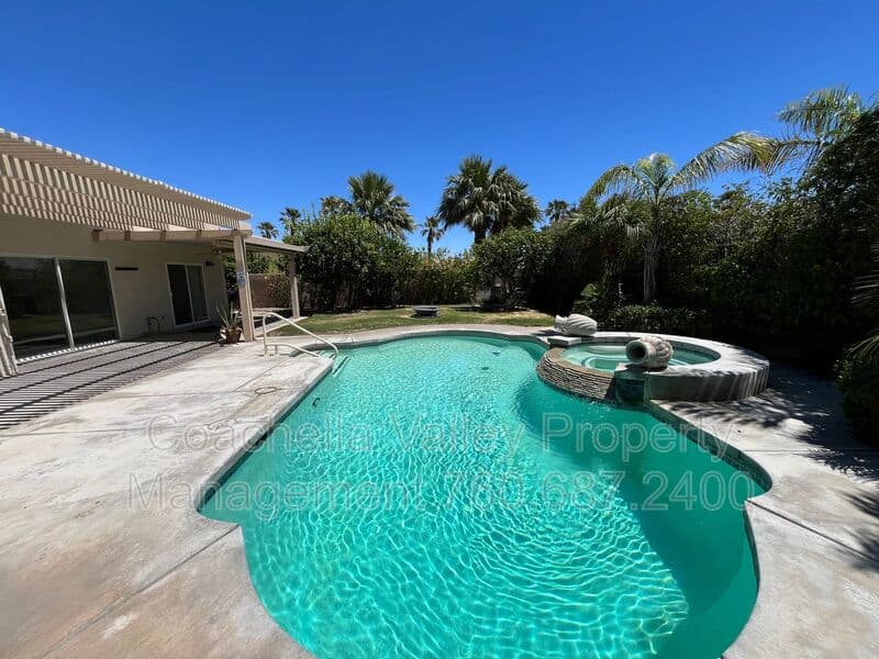 Cathedral City House: 68681 Pasada Rd