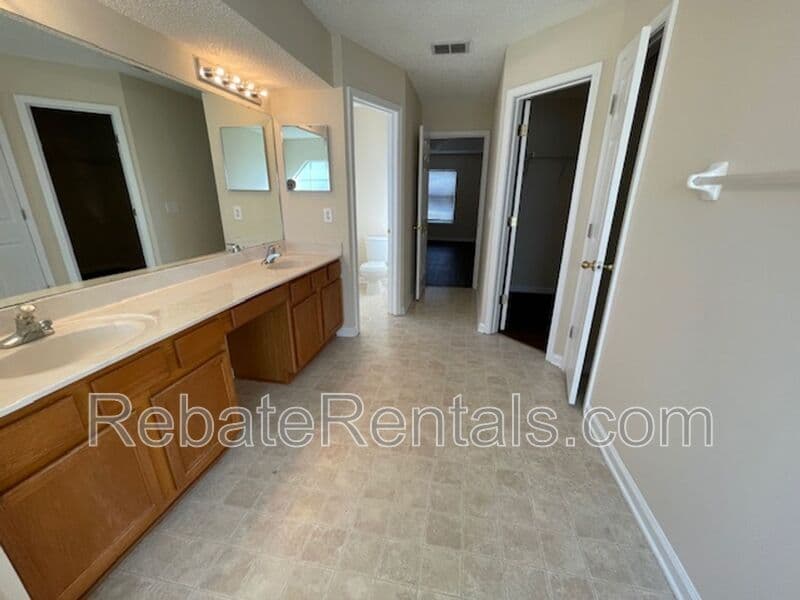 Jacksonville House: 5009 Grand Lakes Drive