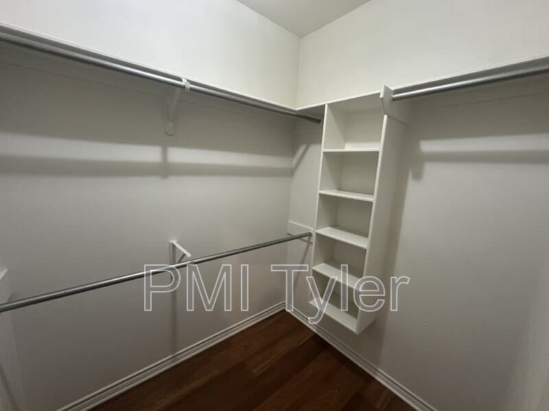 Longview House: 2 Baylee Drive