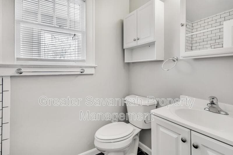 Savannah House: 916 East 35th Street