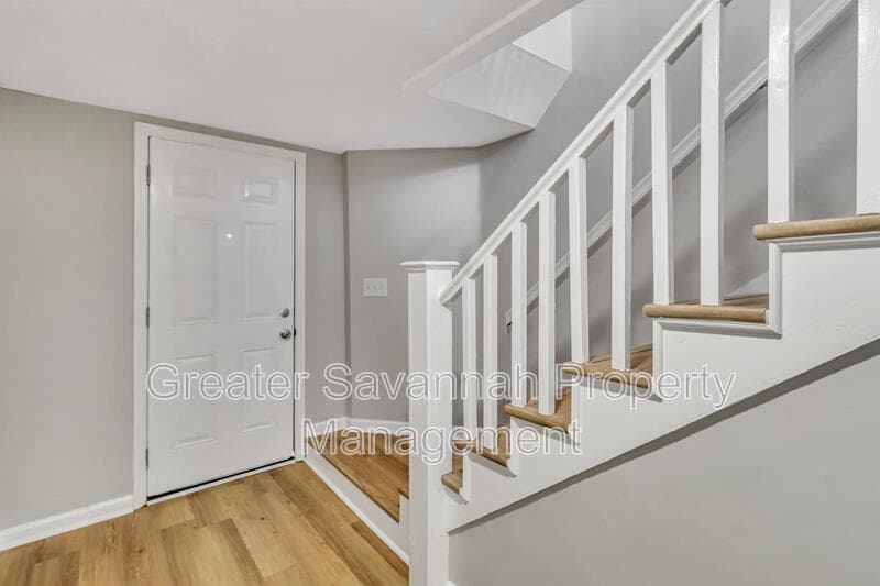 Savannah House: 916 East 35th Street