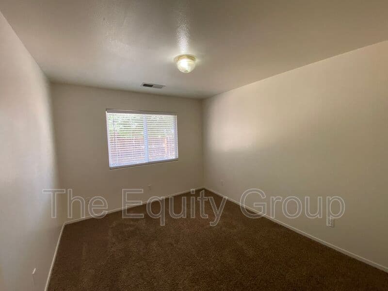 Visalia House: 3848 East Oak Avenue