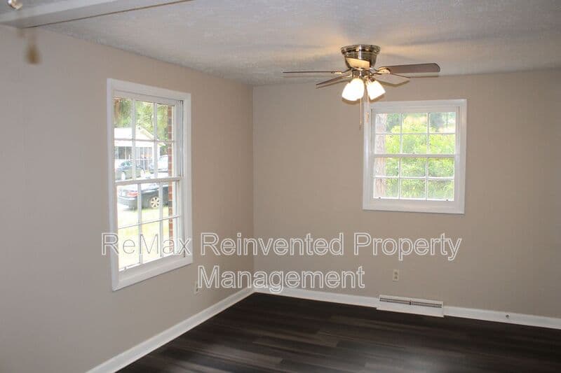 Aiken House: 3328 Vaucluse Rd.