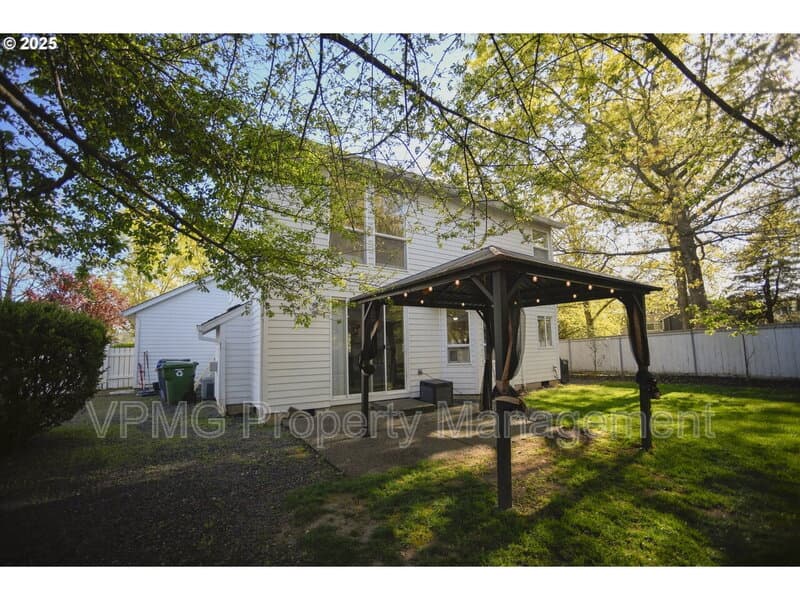 Vancouver House: 16802 Southeast 32nd Street