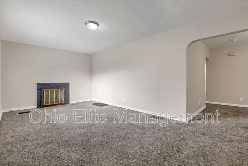 Columbus House: 370 S Chase Ave