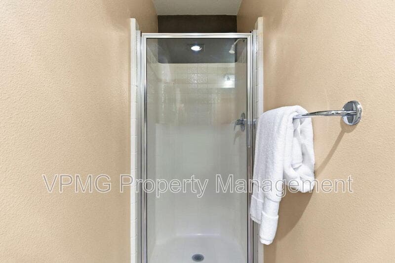 Vancouver Condo: 400 W 8th St