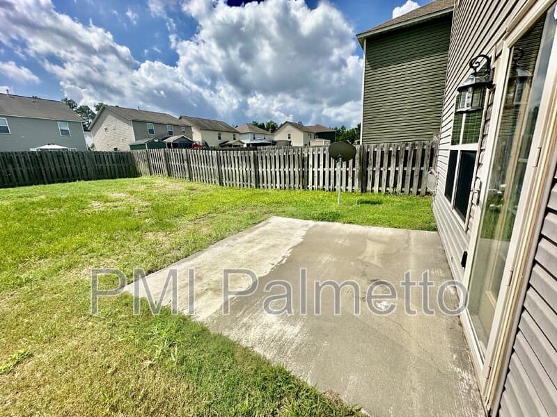 Elgin House: 423 Easy Goer Ct