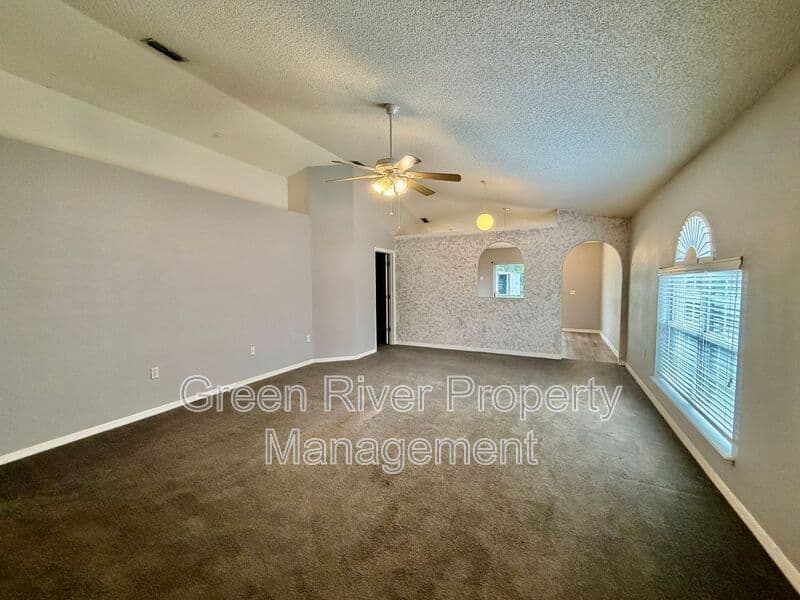 Jacksonville House: 8311 Oak Crossing Drive West