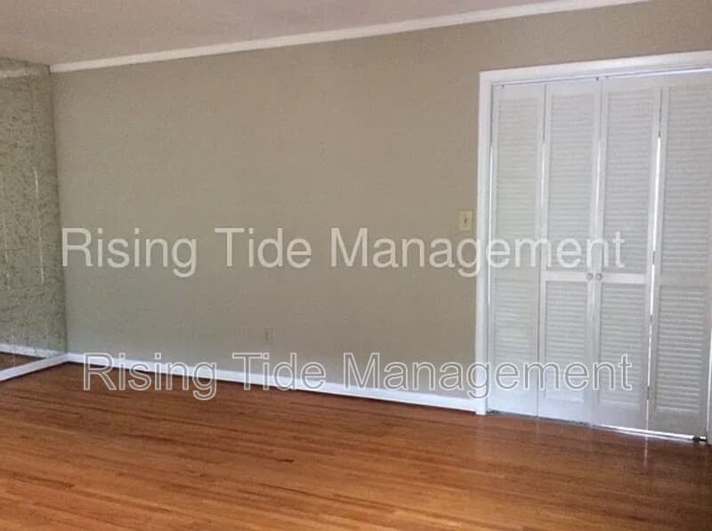 Birmingham House: 5757 Walnut Grove Rd