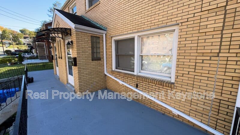 Pittsburgh House: 307 Greenlee Road