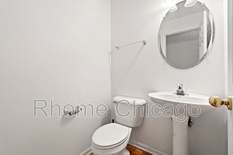 Hoffman Estates House: 6087 Halloran