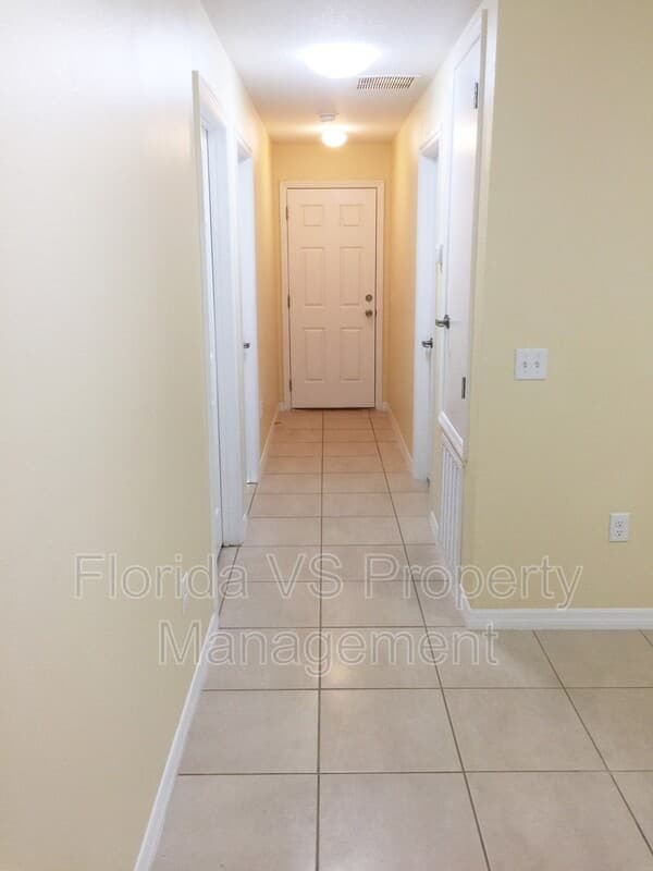 Poinciana House: 332 Dundee Dr