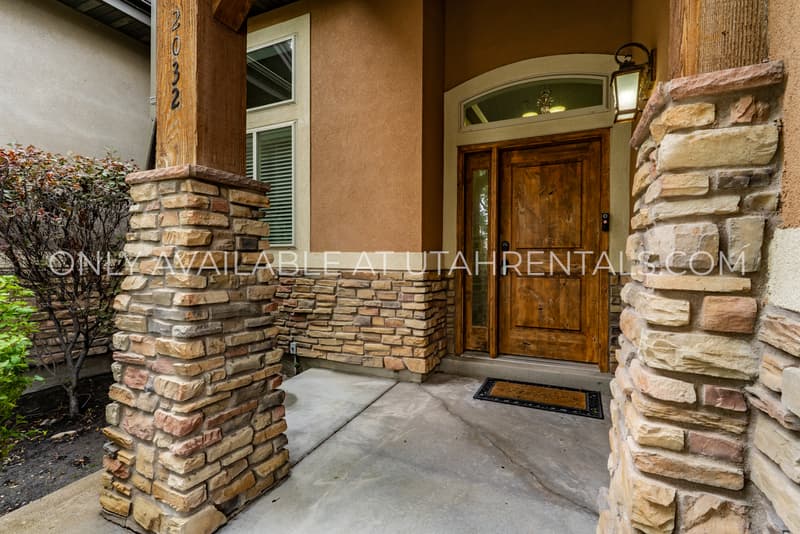 Orem House: 2032 West Golden Pond Way