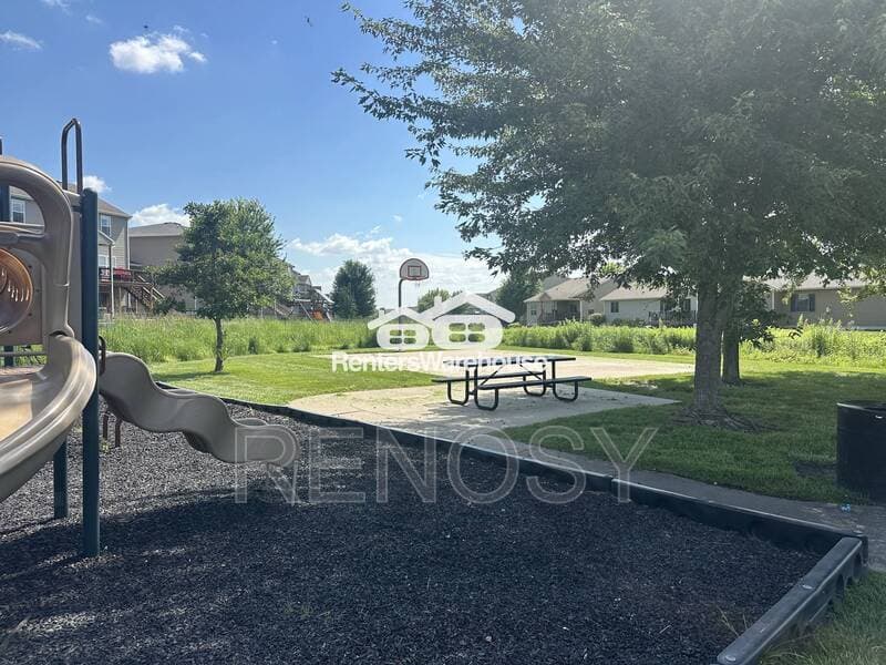 Waukee Townhome: 52 SE Booth