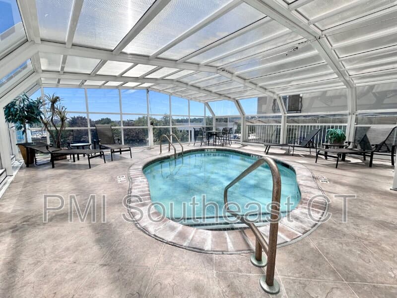 New London Condo: 461 Bank Street