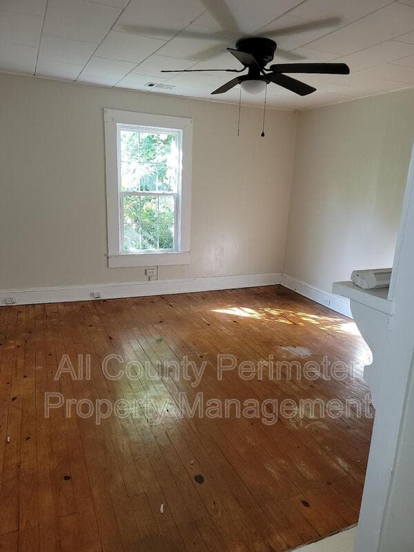 Macon House: 896 Dorothy St