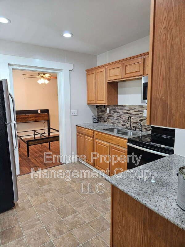 Columbia House: 2728 Kingswood Dr