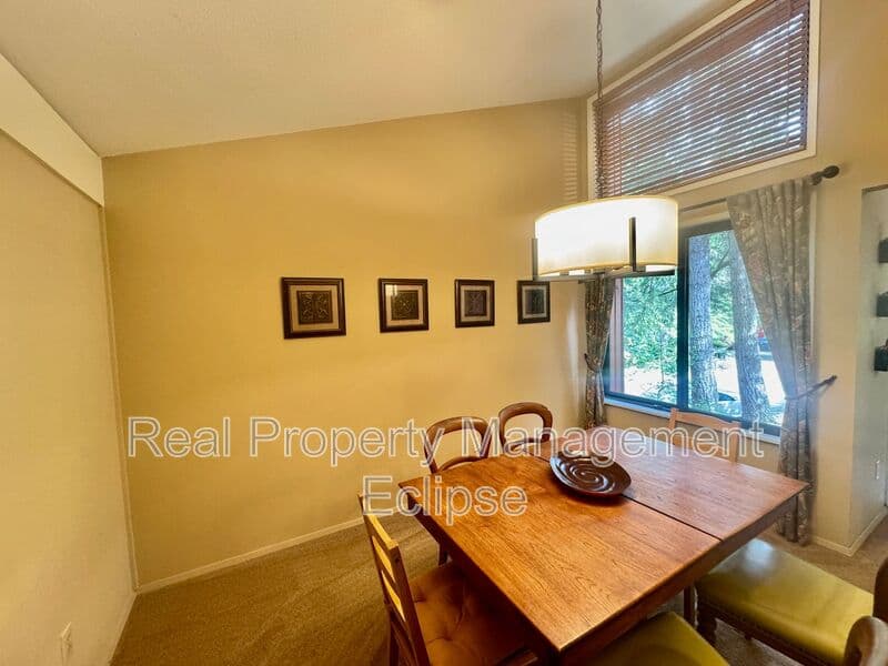 Bellevue House: 15130 SE 47th PL