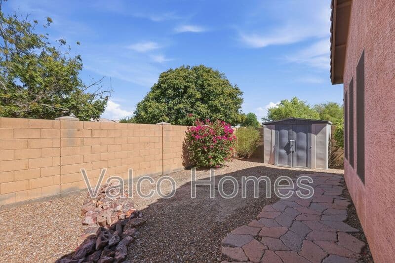 Gilbert House: 526 E Sheffield Ave
