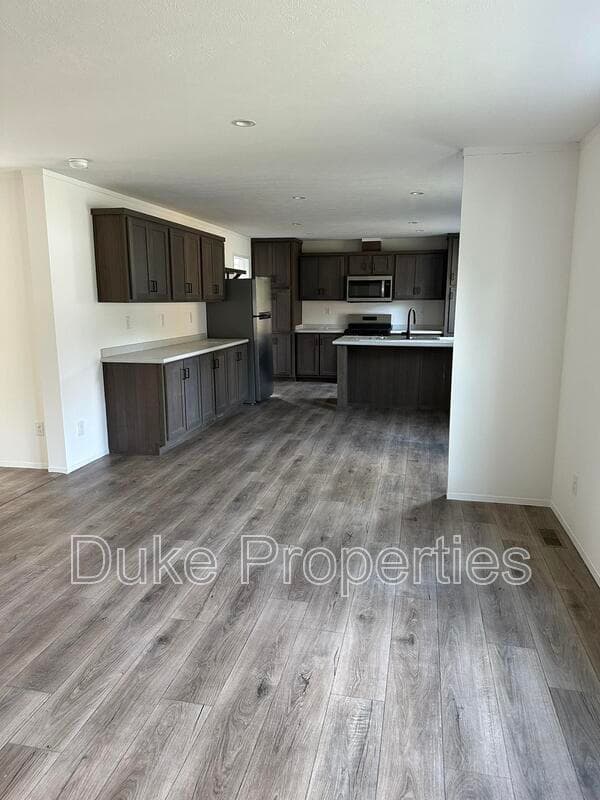 Utica House: 411 Donegal Drive