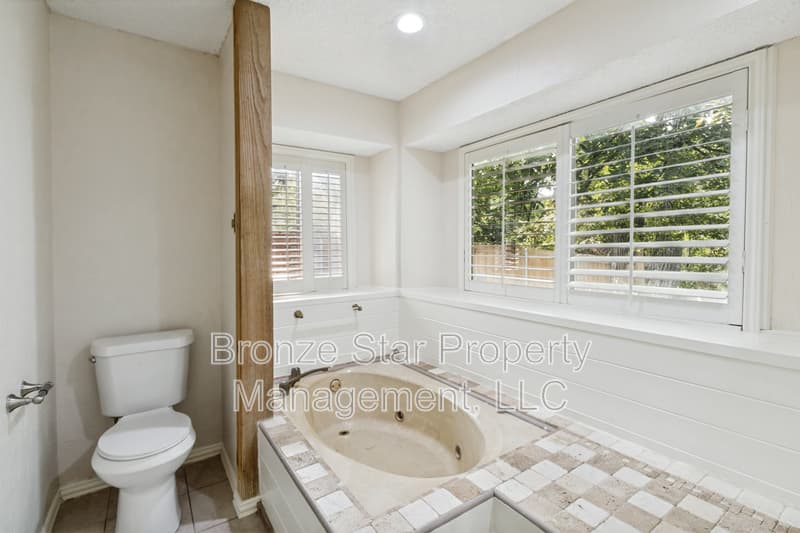 Dallas House: 4710 Fallon Place