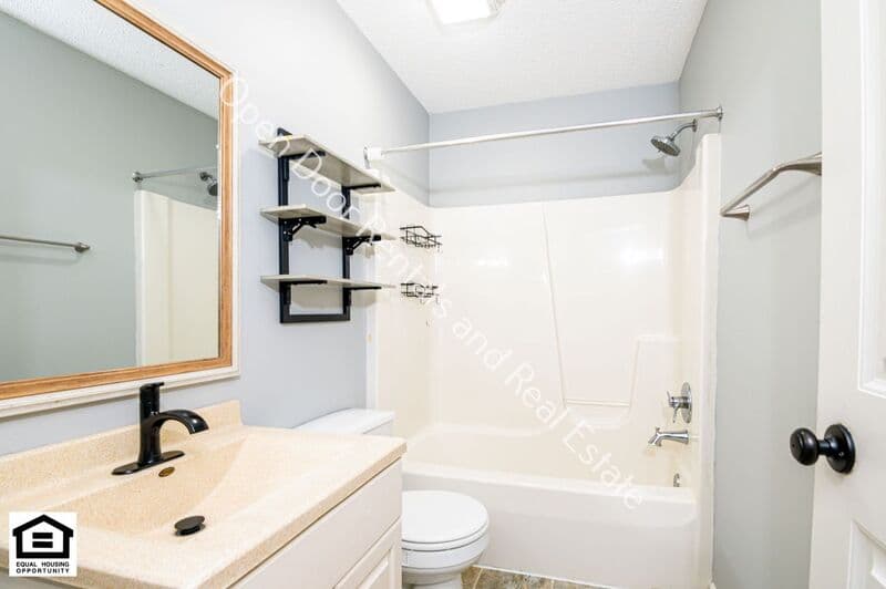 Woodburn House: 5021 Clovedale Dr