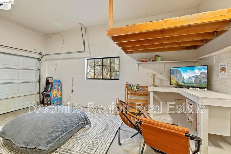 Groveland House: 20790 Ferretti Road