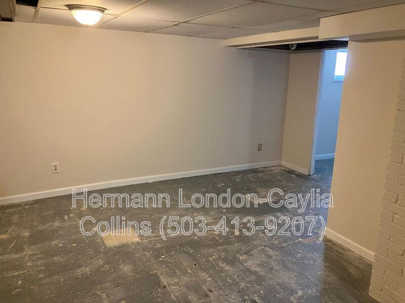 Saint Louis House: 7117 Seymour Dr