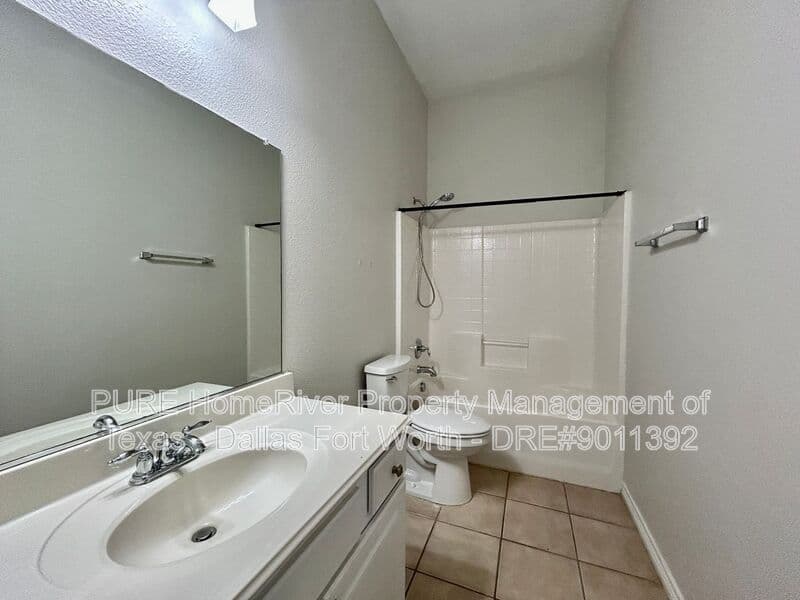 Fort Worth House: 321 Fossil Bridge Drive