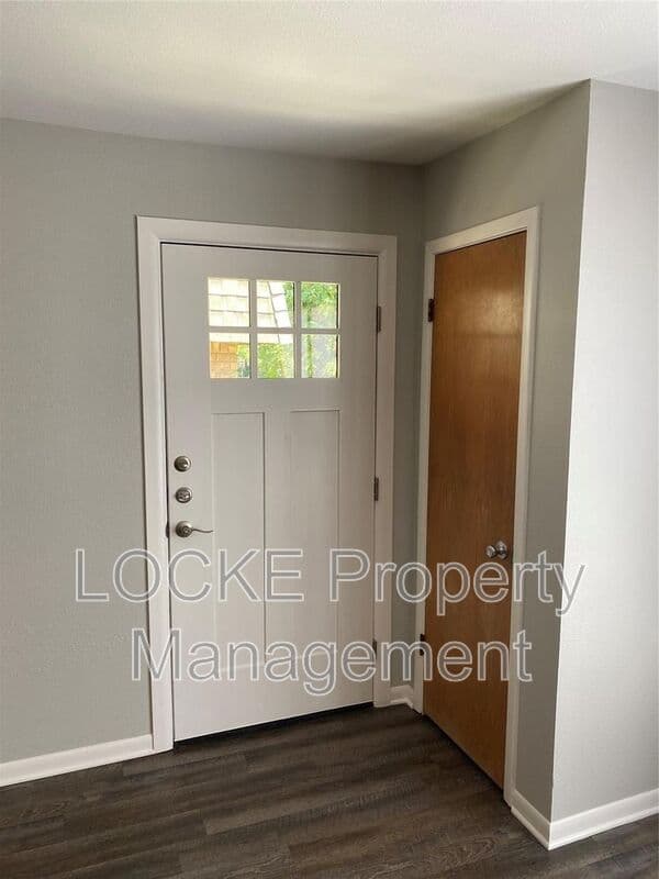 Fort Worth House: 2726 McCart Ave