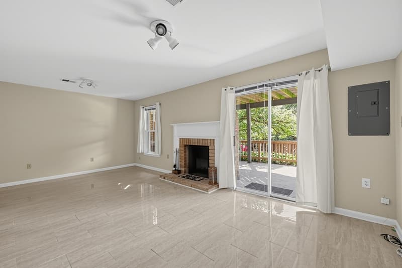 Alexandria House: 7427 Salford Court