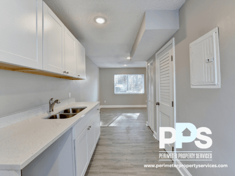 Atlanta House: 390 West Lake Avenue