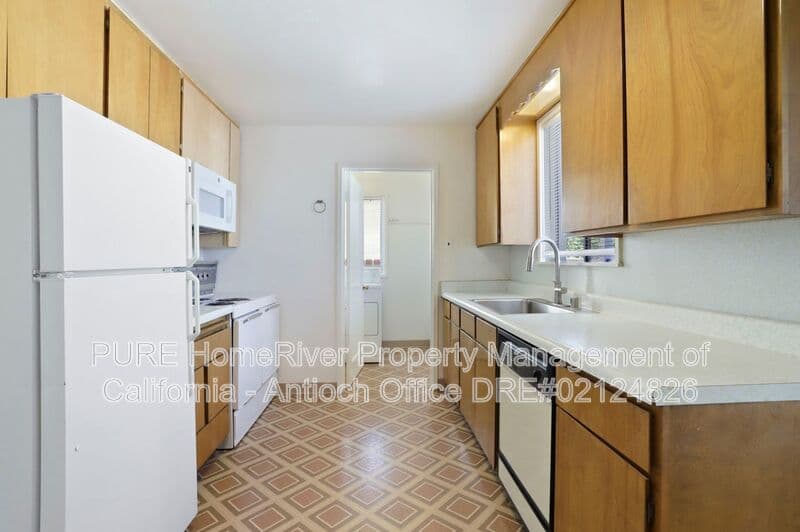 Antioch House: 322 W. Madill Street
