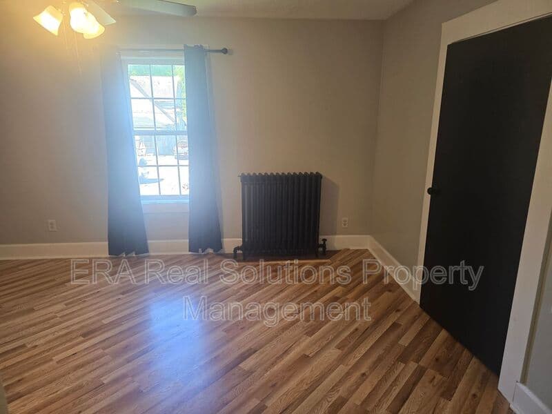 Elyria House: 1370 East Ave