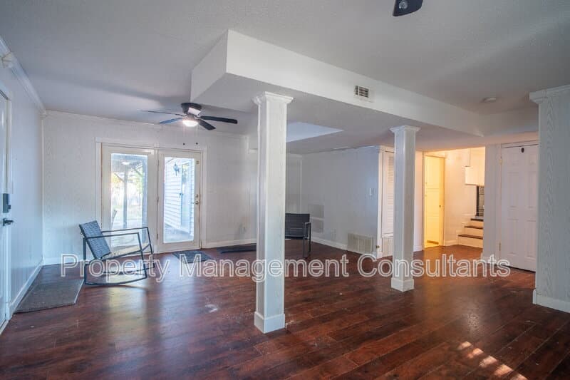 Huntsville House: 6604 Willow Ridge Road Northwest